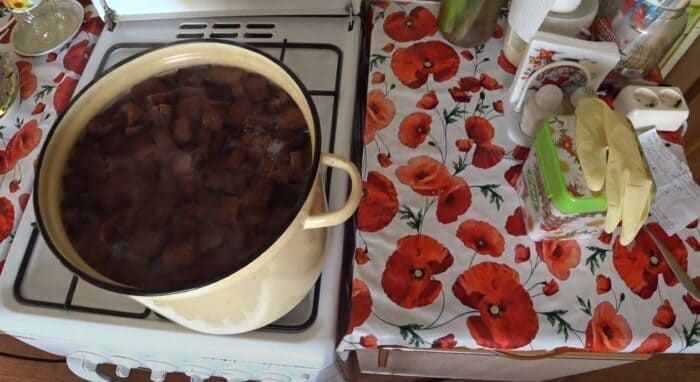Сухарі у каструлі