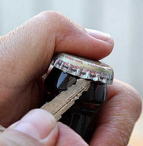Як відкрити пляшку пива. 4 способи відкрити пляшку пива без відкриття 01