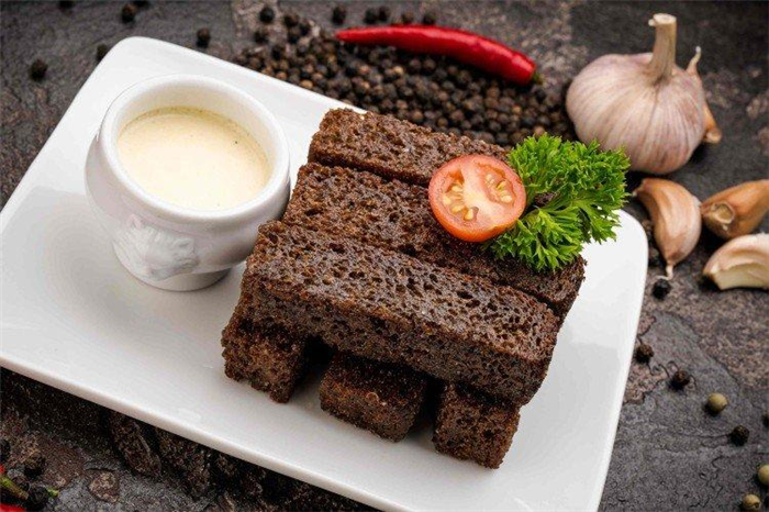 Грецький з часниковим соусом - закуски для пива вдома