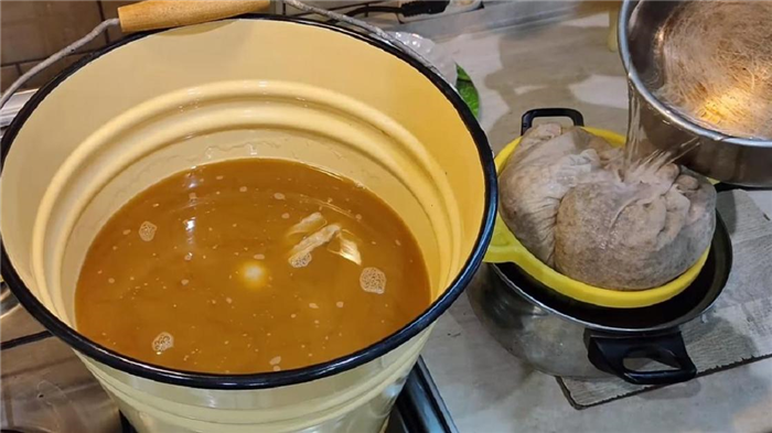 Солод промивають гарячою водою