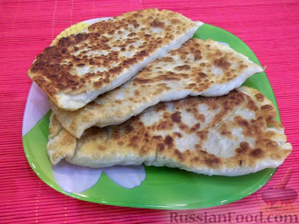 Фото до рецепту: cheburek з м'ясом