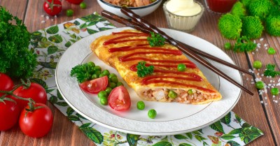 Оморо японський омлет на сковороді