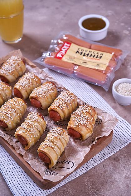 Смачні рулони з ковбасками міні