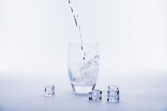 Скільки пити воду на день?